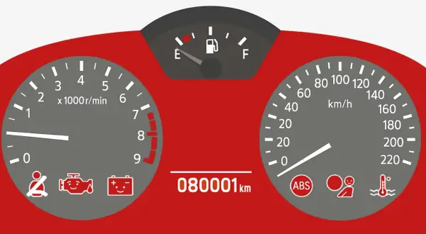 Kontrolka temperatury oleju jest wyłączona. Na desce rozdzielczej widać też wskaźnik paliwa, obrotomierz, prędkościomierz i inne kontrolki.